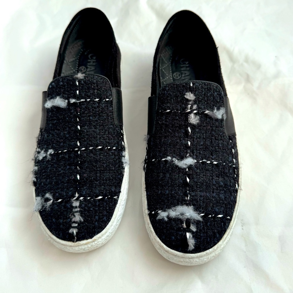 CHANEL Black and White Tweed Flats